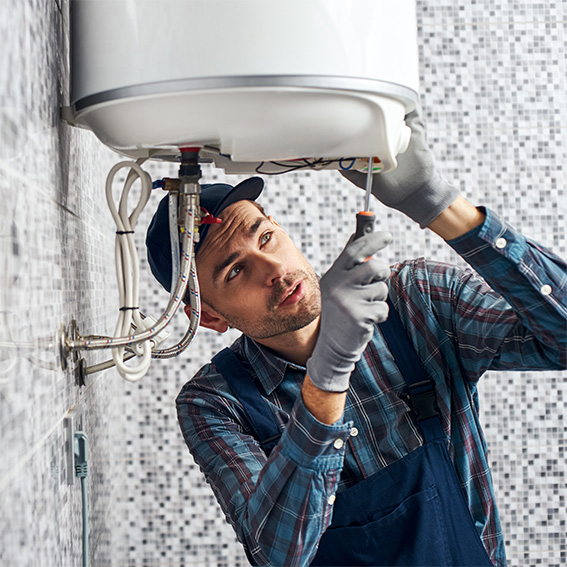 Sanitär Express – Klempner installiert eine Heizung